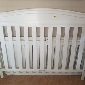 Baby transitioning crib